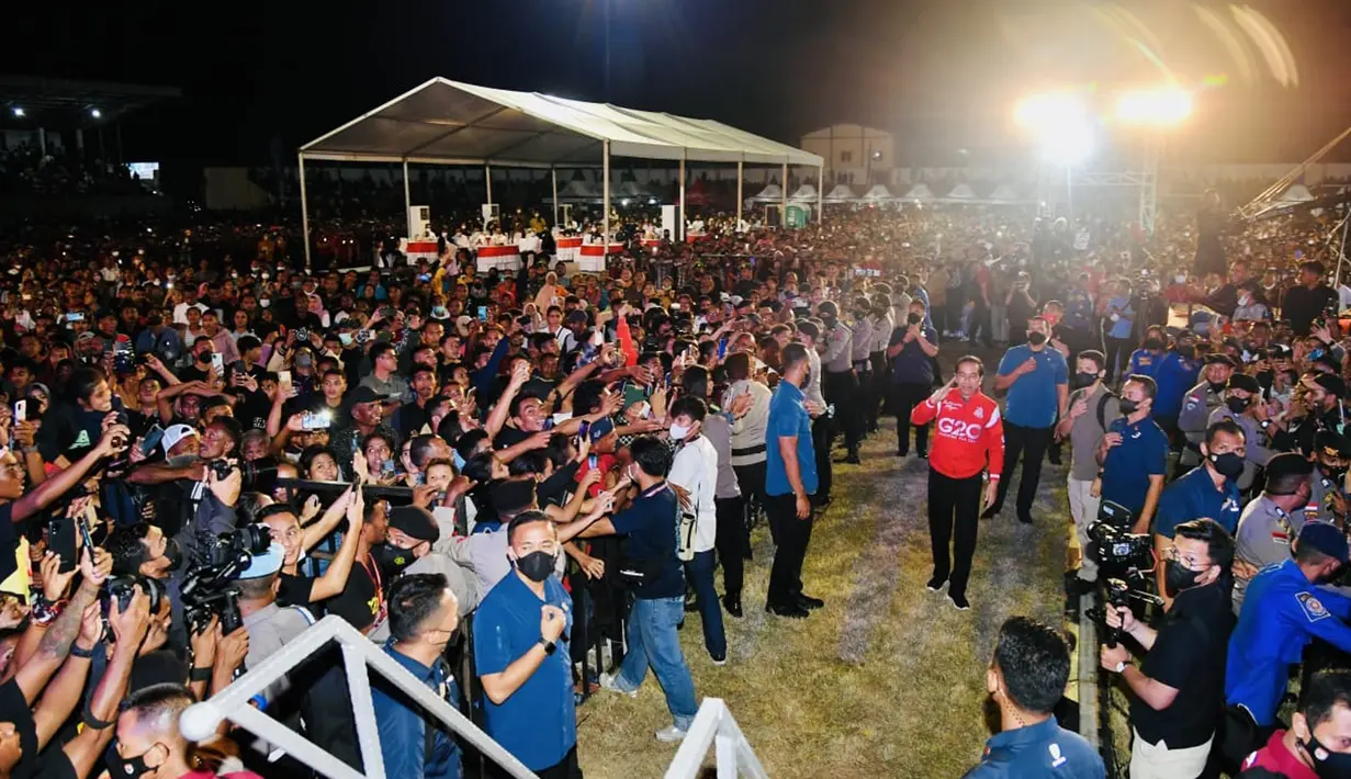 Presiden Joko Widodo atau Jokowi saat menghadiri Konser Kebangsaan Membumikan Pancasila dari NTT untuk Nusantara di Kabupaten Ende, Provinsi NTT, Rabu (1/6/2022). (Foto: Rusman - Biro Pers Sekretariat Presiden)