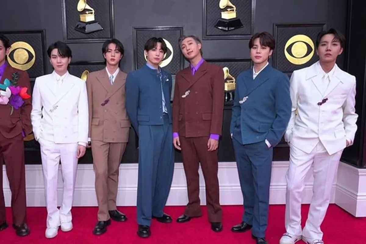 8 Potret BTS di Grammy Awards 2022, Tampil Menawan hingga Raih Standing Ovation