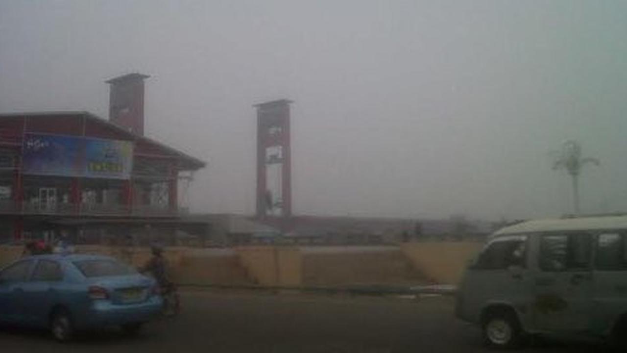 Kabut asap menebal, sekolah di Palembang diliburkan hingga Sabtu