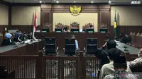Ttiga hakim didakwa terima suap kasus korupsi minyak mentah. (Liputan6.com/Antara)