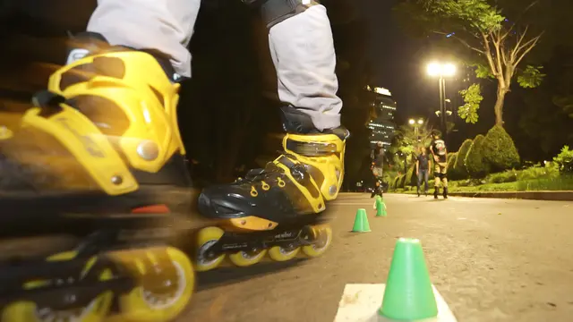 Belajar dan Bermain Sepatu Roda Bareng Komunitas Sunset Roller Date
