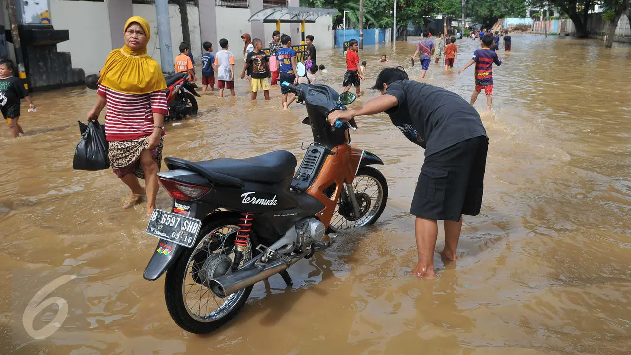 20160308- Tebet Terendam Banjir-Jakarta- Gempur M Surya