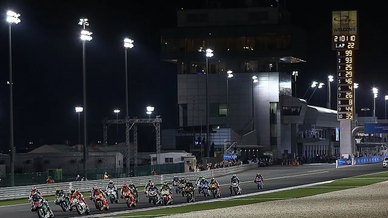 Beberapa pebalap MotoGP keberatan dengan ide balapan seri pembuka musim 2017 di Sirkuit Losail, Qatar, tetap digelar meski turun hujan. 