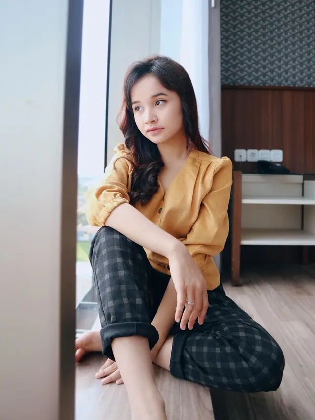 7 Pesona Tasya Rosmala dalan Busana Kasual yang Curi Perhatian