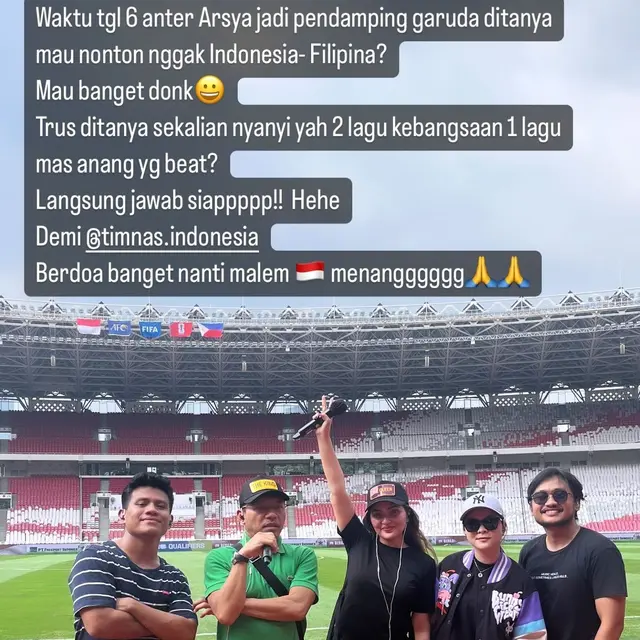 7 Potret Anang dan Ashanty Bawakan Lagu Usai Laga Timnas Indonesia Vs Filipina