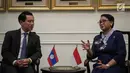 Menlu RI, Retno Marsudi dan Menlu Laos, Saleumxay Kommasith melakukan pertemuan bilateral di Gedung Pancasila Kemlu, Jakarta, Kamis (27/7). Pertemuan bilateral dalam kerangka JCBC atau komisi bersama untuk kerjasama bilateral. (Liputan6.com/Faizal Fanani)