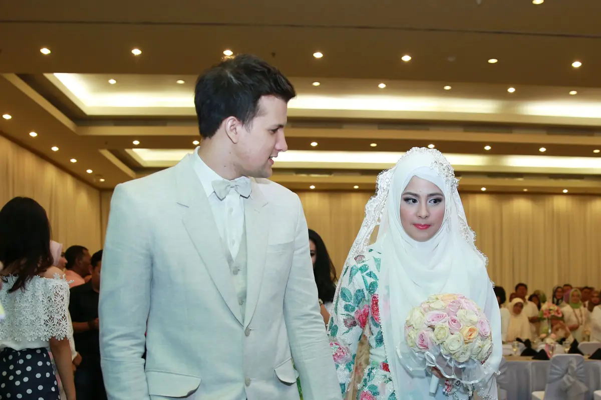 Stuart Collin dan Risty Tagor