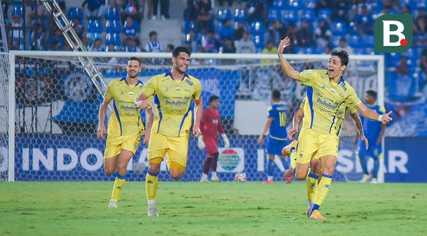 Pemain Persib Bandung, Federico Barba, melakukan selebrasi setelah mencetak gol ke gawang Arema FC pada laga pekan keenam BRI Super League 2025/2026 di Stadion Kanjuruhan, Kabupaten Malang, Senin (22/9/2025) sore WIB. (Bola.com/Iwan Setiawan)