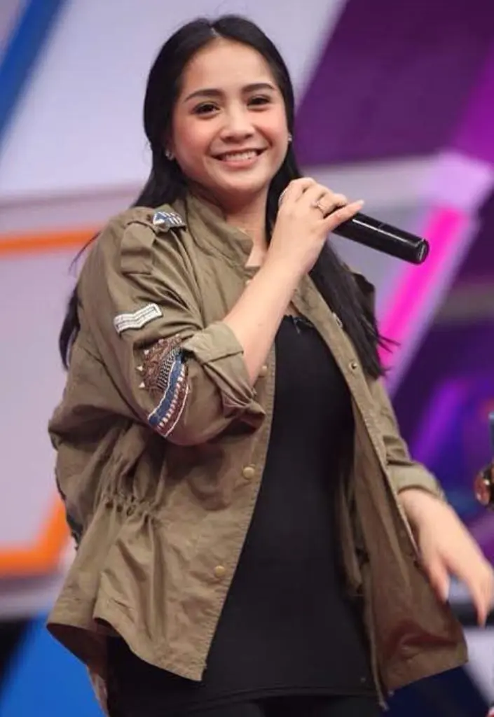 Nagita Slavina dianggap mirip Gita Gutawa di foto ini, setuju? [foto: instagram/raffinagita1717]