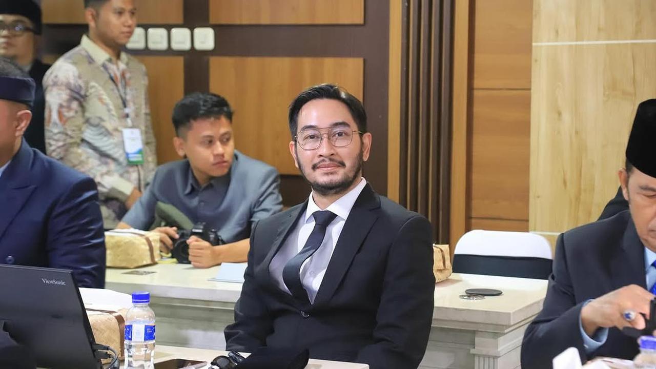 Sudah Menjabat Jadi Bupati Bandung Barat, Ini 7 Potret Jeje Govinda Kenakan Seragam Kepala Daerah