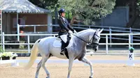 Claresta Amantha Kamsari berhasil meraih progres luar biasa sekaligus menuai prestasi pada Kejuaraan Equestrian Champions League (ECL) seri lima yang diselenggarakan di APM Equestrian Centre Tigaraksa Banten Tangerang 29-30 Agustus 2020. (Istimewa)