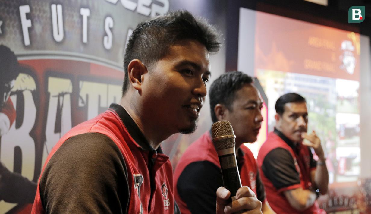 Perwakilan Super Soccer, Riko Setiawan, memberi keterangan saat jumpa pers di Senayan, Sabtu (11/8/2018). Super Soccer Futsal Battle 2018 akan digelar mulai tanggal 18 Agustus 2018. (Bola.com/M Iqbal Ichsan)