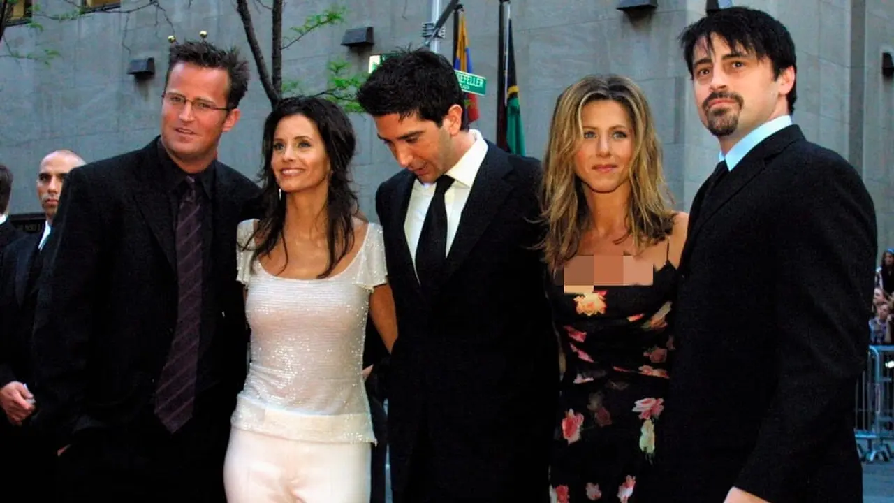 Para bintang Friends (ki-ka) Matthew Perry, Courteney Cox Arquettte, David Schwimmer, Jennifer Aniston dan Matt LeBlanc.