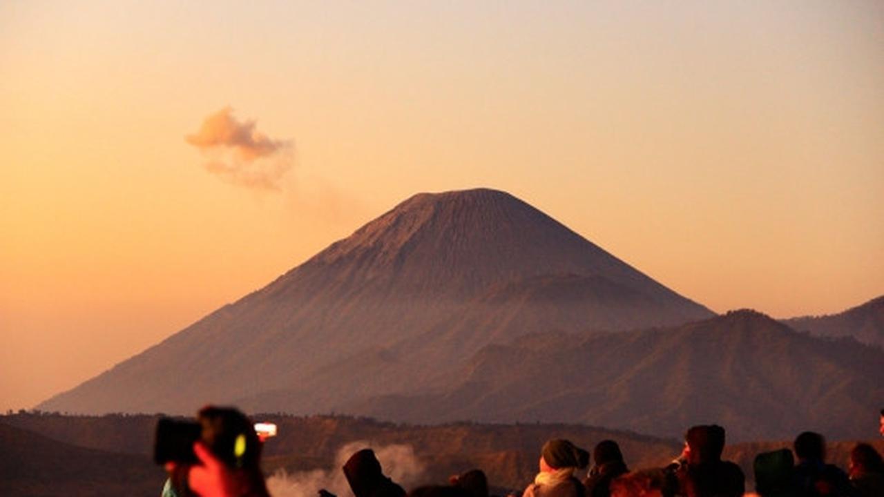 Ramai-ramai abadikan keindahan panorama Bromo yang eksotis