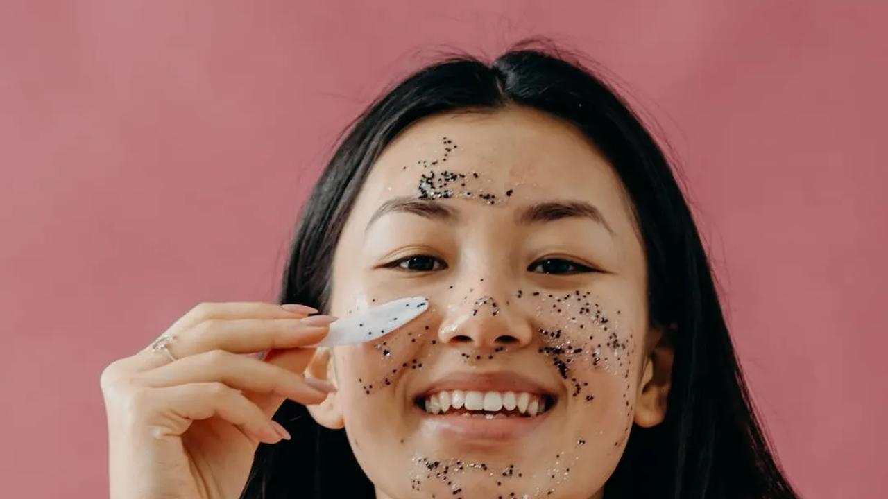 10 Rekomendasi Produk Eksfoliasi untuk Kulit Berminyak dan Berjerawat