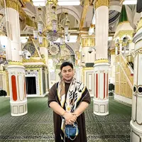 Ivan Gunawan Pamer Foto di Raudah Madinah, Akui Satu Satu Tempat Paling Mustajab untuk Berdoa