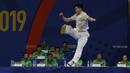 Atlet wushu Indonesia, Edgar Xavier, beraksi pada SEA Games 2019 cabang wushu nomor Taoulu Chanquan di World Trade Center, Manila, Minggu (1/12). Mendapat nilai 9,59, dirinya gagal meraih medali. (Bola.com/M Iqbal Ichsan)