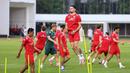 Justin Hubner dan pemain Timnas Indonesia melakoni latihan resmi menjelang laga FIFA Series 2026 melawan St Kitts and Nevis di Stadion Madya, Senayan, Jakarta, Kamis (26/03/2026). (Bola.com/M Iqbal Ichsan)
