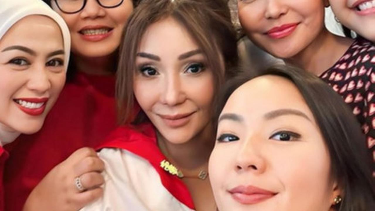 Jadi Istri Pejabat, Potret Shanty Istri Denny Cagur Cantik Menyala saat Kumpul Bareng Istri-istri Anggota DPR