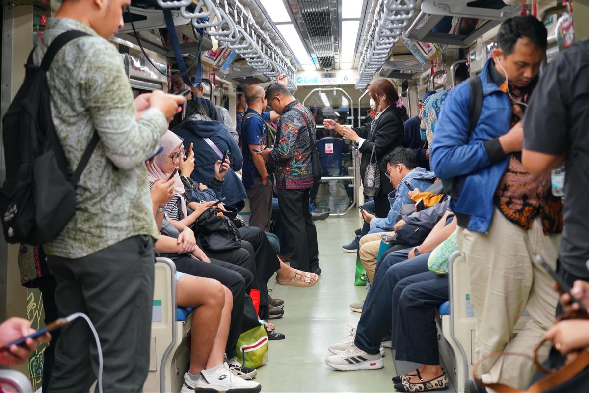 FOTO: Pengguna LRT Jabodebek Tembus Rekor Tertinggi April 2026