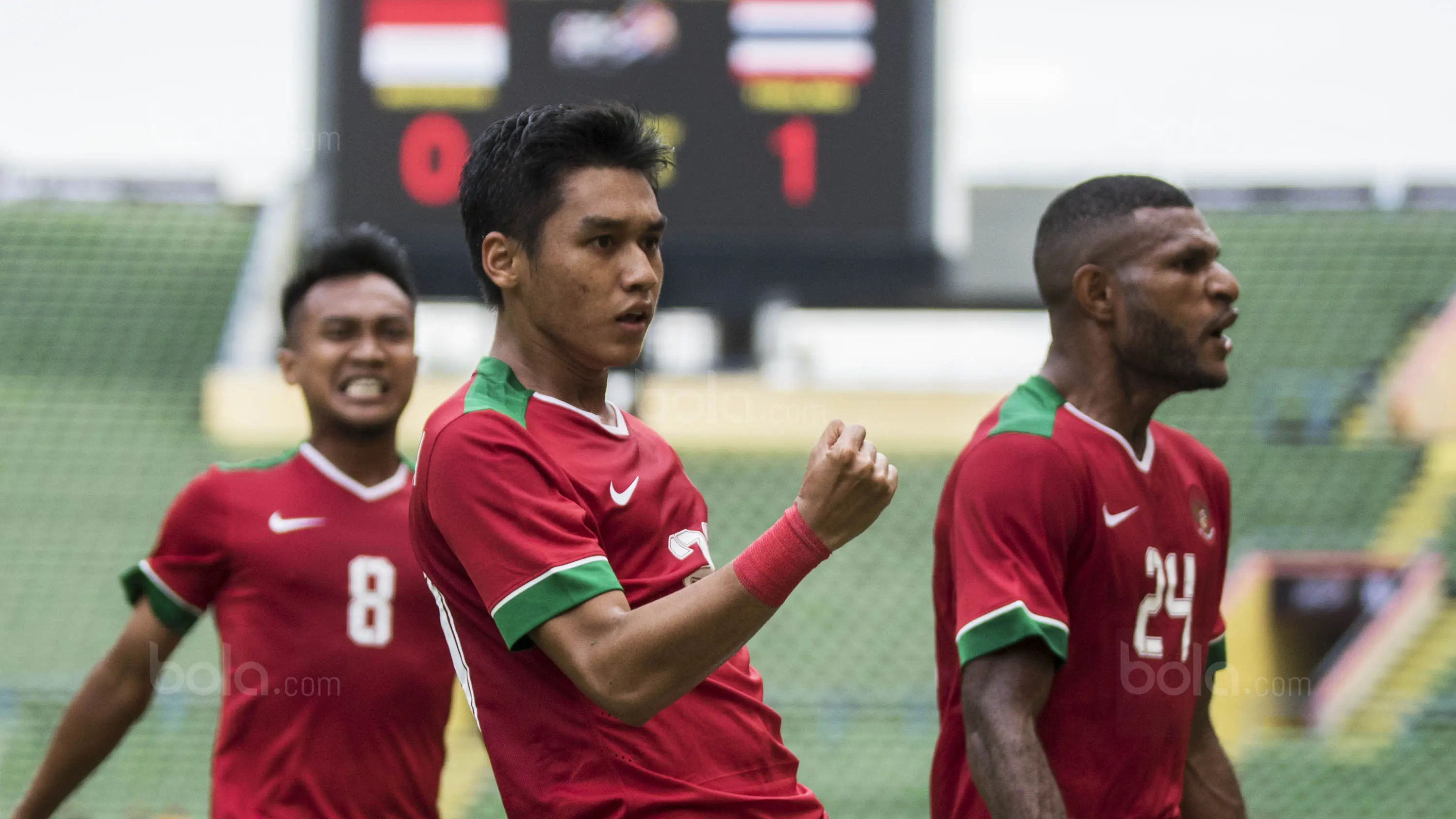 Gelandang Timnas Indonesia, Septian David, merayakan gol yang dicetaknya ke gawang Thailand pada laga  SEA Games di Stadion Shah Alam, Selangor, Selasa (15/8/2017). Kedua negara bermain imbang 1-1. (Bola.com/Vitalis Yogi Trisna)