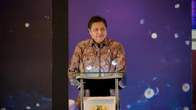 Menteri Koordinator Bidang Perekonomian Airlangga Hartarto memberikan keynote speech pada acara Penganugerahan Bisnis Indonesia Award 2022 dengan tema “Bangkit pada Tahun Perubahan”, Senin (15/8/2022). (Sumber ekon.go.id)