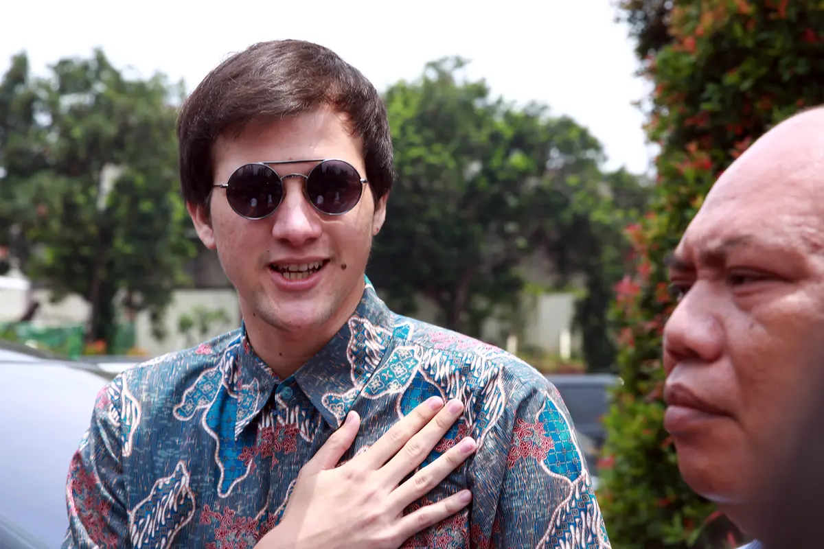 [Bintang] Stuart Collin