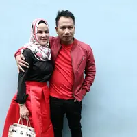 Sebagai calon istri, ia tidak ingin memberatkan calon suaminya. Begitu juga terkait mahar pada pernikahan nanti. Angel Lelga bersyukur lantaran calonnya menyanggupinya. (Nurwahyunan/Bintang.com)