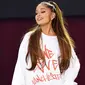 “Dia (Ariana Grande) berharap semuanya akan menyadari bahwa ia akan tetap bersama mereka dan menjadi lebih dekat serta bisa menjadi sebuah keluarga,” pungkas sumber. (APexchange/Bintang.com)