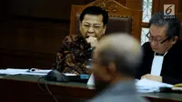 Terdakwa dugaan korupsi proyek e-KTP Setya Novanto saat mengikuti sidang lanjutan di Pengadilan Tipikor, Jakarta, Kamis (11/1). Sidang beragendakan mendengar keterangan saksi. (Liputan6.com/Helmi Fithriansyah)