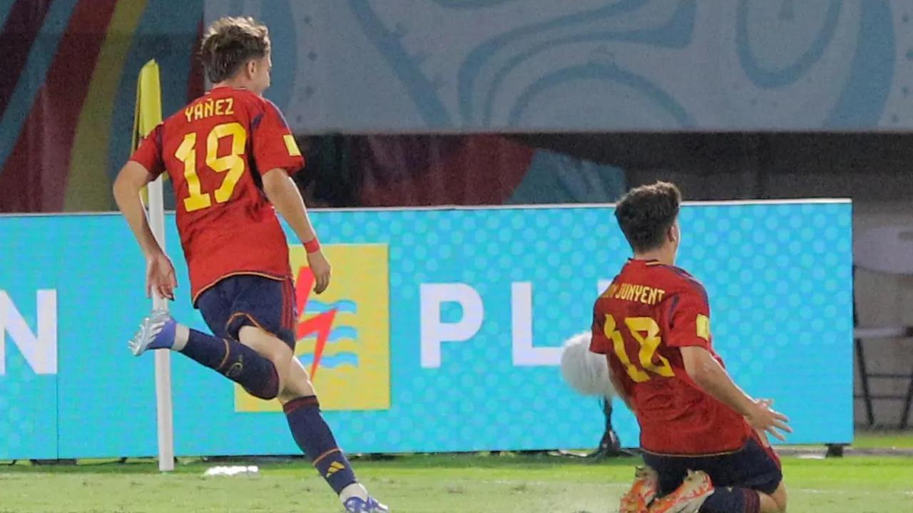 Timnas Spanyol U-17 tampil memukau sejak membuka laga babak pertama melawan Jepang. <br><br>Meski begitu, penampilan Jepang juga sempat membuat Spanyol kewalahan.<br>