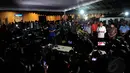Presiden RI, Joko Widodo melakukan jumpa pers di luar ruangan Crisis Center, Bandara Juanda, Surabaya, Selasa (30/12). (Liputan6.com/Johan Tallo)