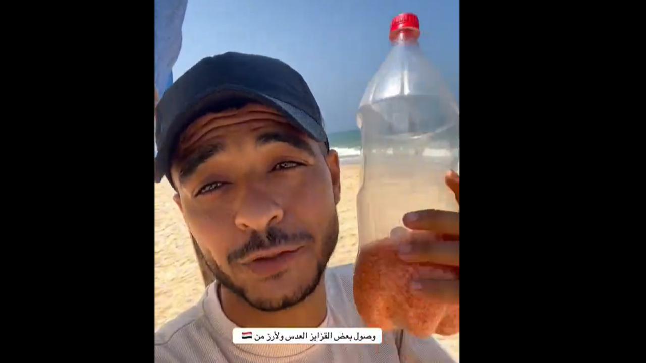 VIDEO Mukjizat, Warga Palestina Girang karena Botol Berisi Makanan dari Warga Mesir yang Dilempar ke Laut Benar-Benar Sampai ke Gaza