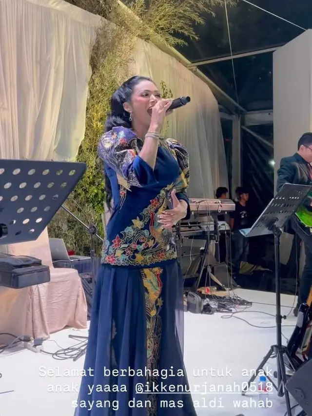 Deretan Artis yang Hadir di Resepsi Pernikahan Anak Ikke Nurjanah/ Instagram @oshaorganizer