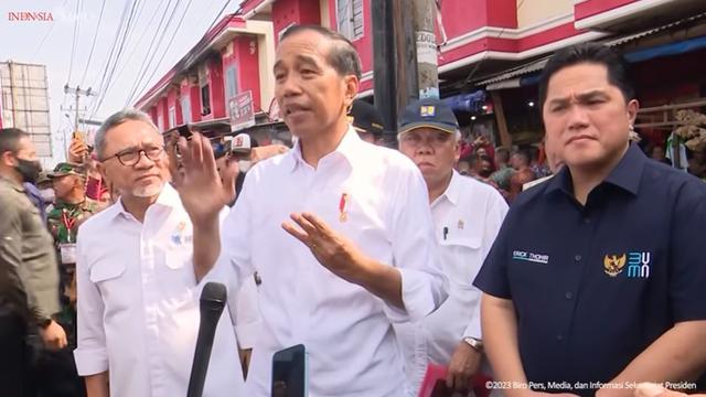 Presiden Jokowi mengunjungi Pasar Natar Lampung Selatan, Jumat (5/5/2023). (Foto: tangkapan layar/Youtube Sekretariat Kabinet)