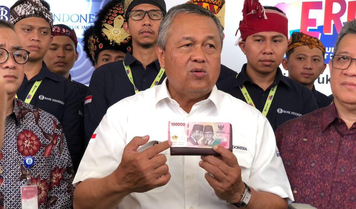 Selain itu, biaya menggunakan QRIS Tuntas pun lebih murah dibandingkan biaya transaksi melalui kanal lain. Misalnya, biaya transaksi tarik tunai hanya Rp6.500, biaya transfer hanya Rp2.500, dan biaya setor tunai Rp5.000.