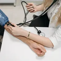 Ilustrasi kontrol tekanan darah. Credits: pexels.com by Pavel Danilyuk