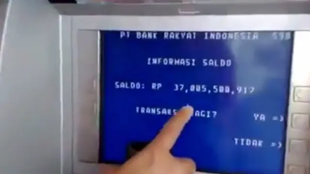Pria Ini Pikat Perempuan dengan Pamer Saldo ATM Rp 37 Miliar