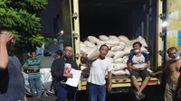 Bantuan Presiden berupa beras 25 kilogram yang disalurkan Perum Bulog untuk warga terdampak Covid-19 di wilayah Jabodetabek. (Ist)