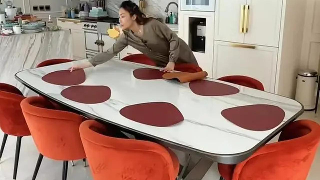 6 Potret Dapur di Rumah Ayu Dewi, Nuansa Putihnya Bikin Betah