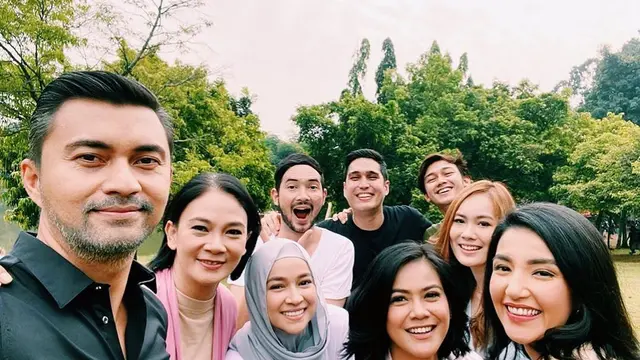 6 Potret Akrab Aryani Fitriana dan Indah Indriana di Balik Sinetron Istri Kedua