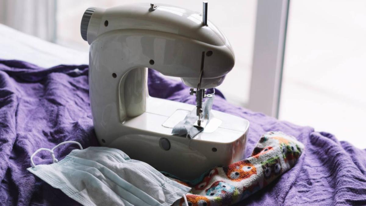 Cocok untuk Pemula, Ini Mesin Jahit Mini Portable yang Praktis Dipakai di Rumah