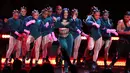 Penampilan Cardi B saat tampil di panggung dalam acara BET Awards 2019 di Los Angeles, AS (24/6/2019). Cardi B memenangkan penghargaan 'Album of the Year' dalam acara BET Awards 2019. (AFP Photo/Jean-Baptiste Lacroix)