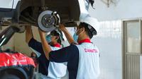Ilustrasi teknisi Daihatsu merawat mobil pelanggan (ADM)