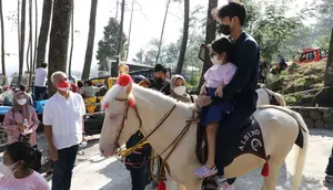 Gubernur Jawa Tengah (Jateng), Ganjar Pranowo, di Taman Wisata Balekambangan dan The Lawu Park, Tawangmangu, Karanganyar, Jateng (Istimewa).