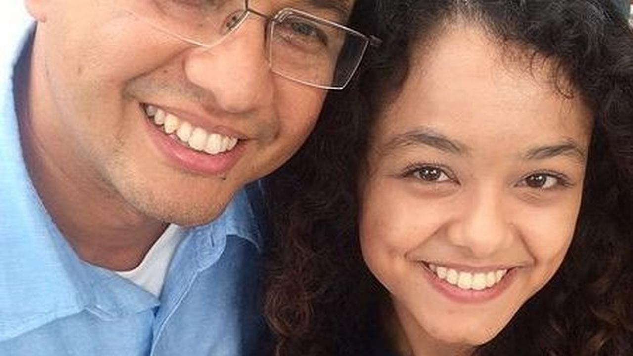 Tumbuh beranjak dewasa, Mutiara tampak makin dekat dengan ayahnya. Ia pun kerap mengunggah potret kebersamaannya dengan sang ayah.