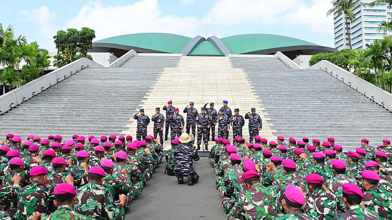 FOTO:  Kasal Perintahkan Prajurit TNI AL Amankan Ibu Kota Tanpa Sakiti Rakyat