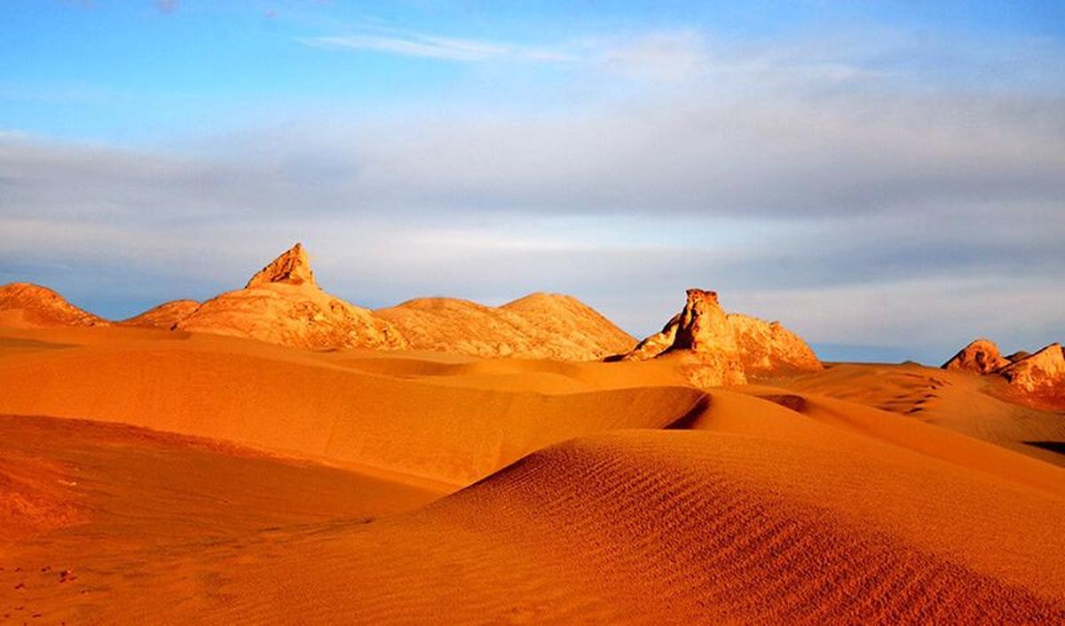 1. Terletak di Iran, Suhu Gurun Lut Dapat Mencapai 70 Derajat Celsius<br>