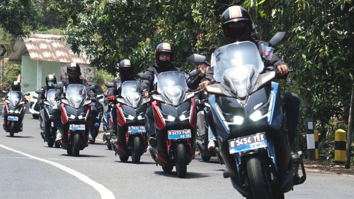 Motor Listrik Ini Tempuh Bromo ke Madura Cuma Sekali Ngecas