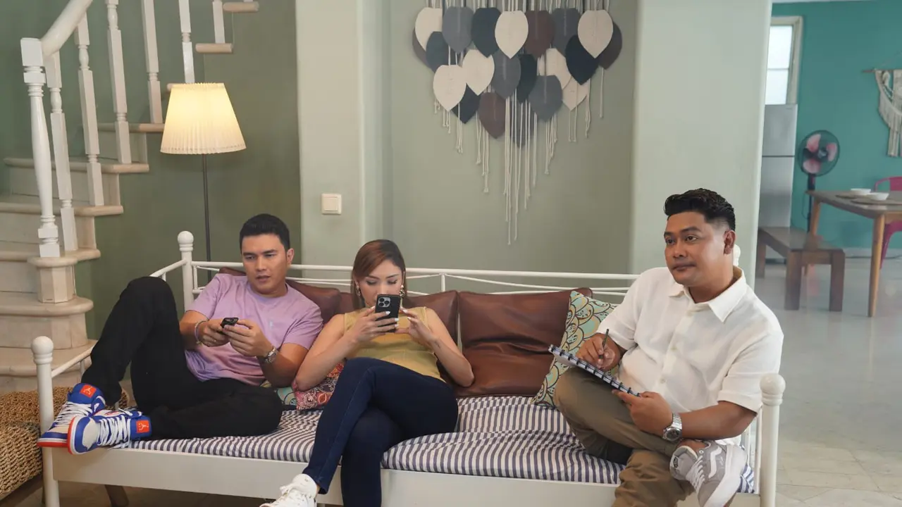 Aldi Taher menjadi model video klip di single Sia Sia